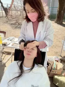 お灸をしている様子